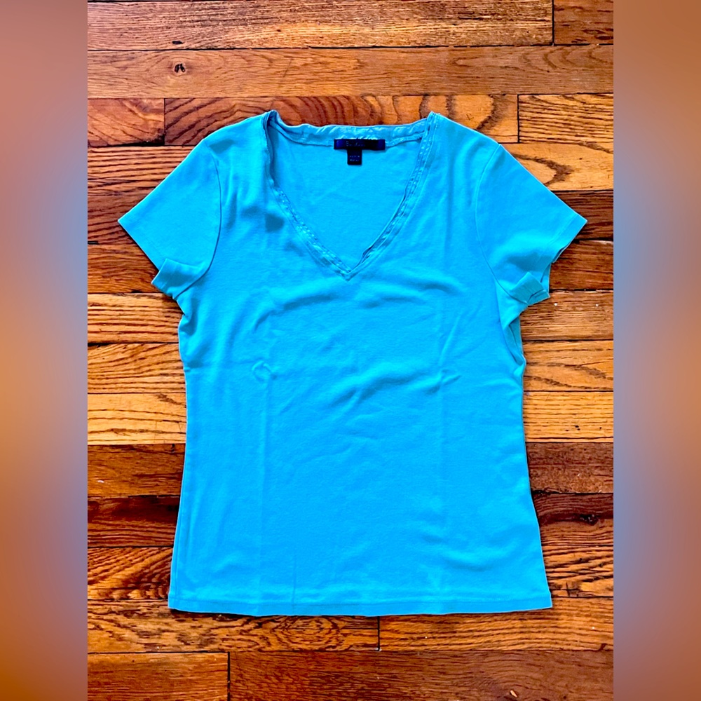 Pretty BODEN short sleeve robin’s egg blue v neck tee with ribbon detailing
